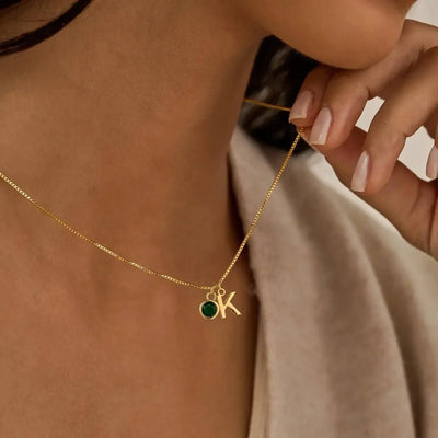 Initiaal en geboortesteen ketting
