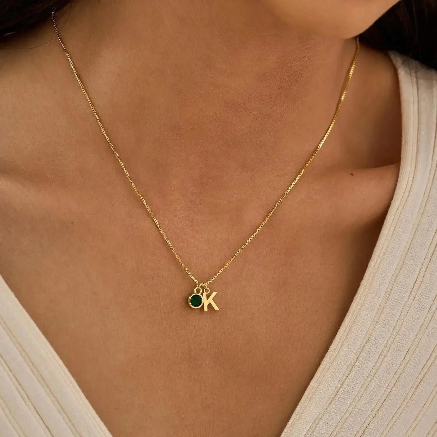 Initiaal en geboortesteen ketting