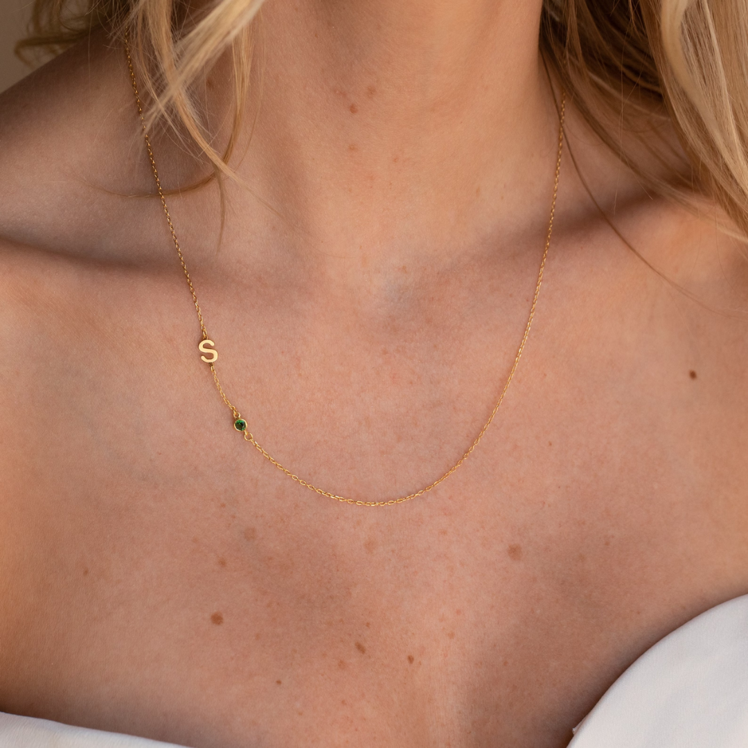 Dames Gepersonaliseerde Sideways Initiaal Geboortesteen Ketting