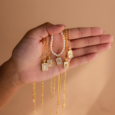 Dames Gepersonaliseerde Wit & Goud Initiaal Ketting