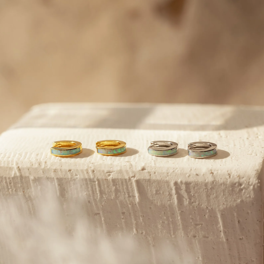 Dames Opaal Huggie Hoepel Oorbellen | Sterling Zilver